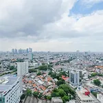 Comfort And Strategic 1Br At The Boulevard Apartment By Travelio