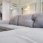 Spacious And Comfort Stay 3Br At Gold Coast Apartment By Travelio