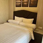 Gold Coast Room Classic Prs Studio Netflix