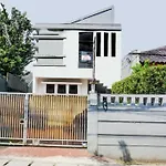 Oyo 90438 Mampang 34 Residence