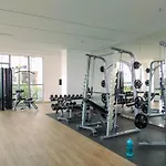 Exclusive And Cozy 1Br At Gold Coast Apartment By Travelio