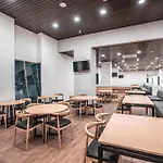 Super Oyo Townhouse 1 Hotel Salemba