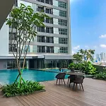 Minimalist And Homey 1Br At Ciputra World 2 Apartment By Travelio
