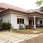 Reddoorz Near Tmii