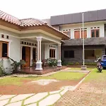 Reddoorz Near Tmii