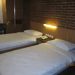Maxley Hotel @Arjuna