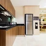 2Br Cozy And Modern L\'Avenue Apartment By Travelio