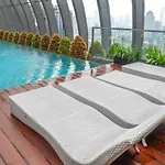 2Br Cozy And Modern L\'Avenue Apartment By Travelio