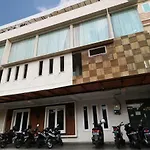 Magnolia Hotel