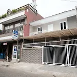 Reddoorz Syariah Near Siloam Hospital Kebon Jeruk