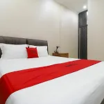 Reddoorz Syariah Plus Near Dharmawangsa