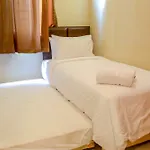 3 Bedrooms Plus Apartment Grand Palace By Travelio