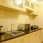 3 Bedrooms Plus Apartment Grand Palace By Travelio