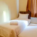 3 Bedrooms Plus Apartment Grand Palace By Travelio