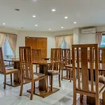 Reddoorz Plus Near Dharmawangsa Square