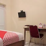 Vaccinated Staff - Oyo 152 O2 Residence