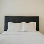 New Furnished Studio With Sea View At Gold Coast Apartment By Travelio