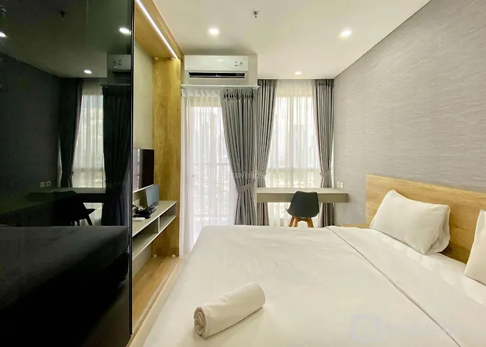 Comfort And Modern Look Studio Room Ciputra World 2 Apartment By Travelio