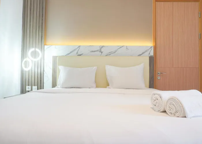 Comfort And Modern Look 2Br At 26Th Floor Samara Suites Apartment By Travelio