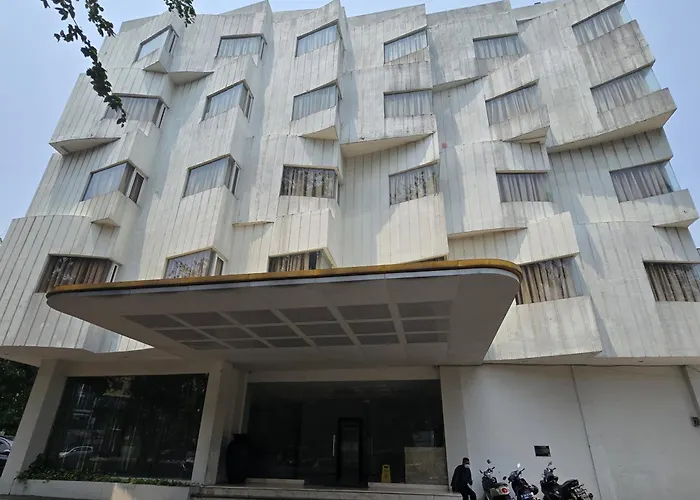 N3 Zainul Arifin Hotel