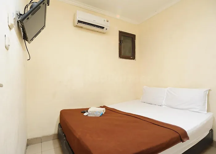 Ariane Rooms Redpartner