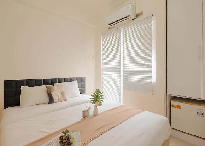 Cozy Studio With Direct Access To Mall At Green Pramuka Apartment By Travelio