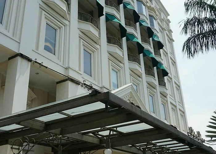 Roosseno Plaza Serviced Apartment