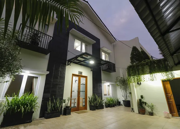 Reddoorz Syariah Plus Near Dharmawangsa