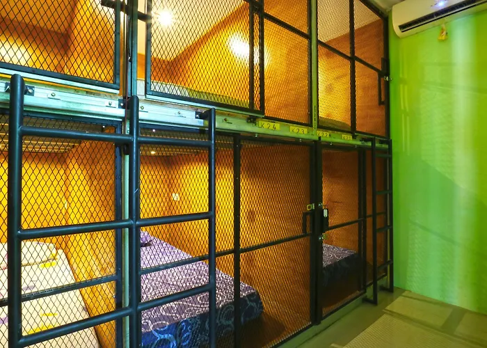Kabin Kapsul Kayu Jati I - Hostel