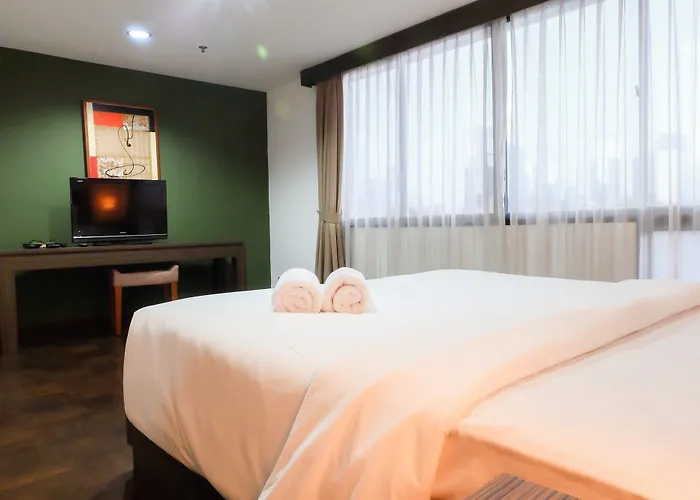 2 Bedroom Park Royale Apartment By Travelio