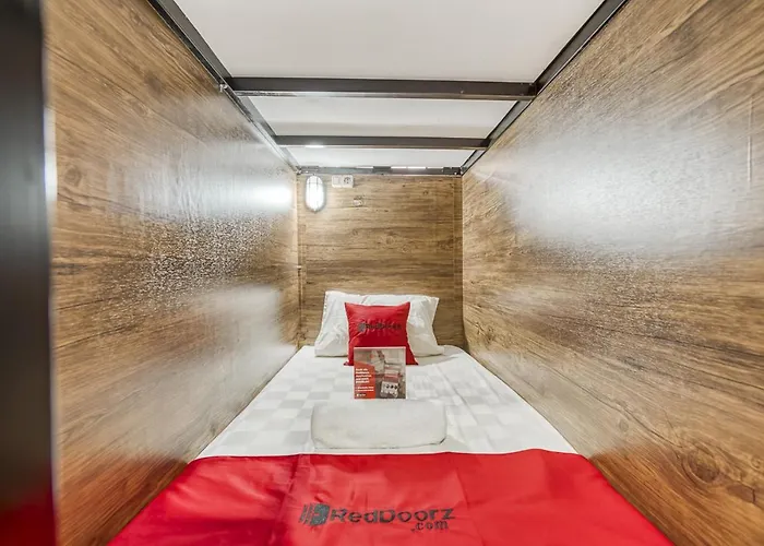 Reddoorz Hostel @ Feliz Noche Cengkareng