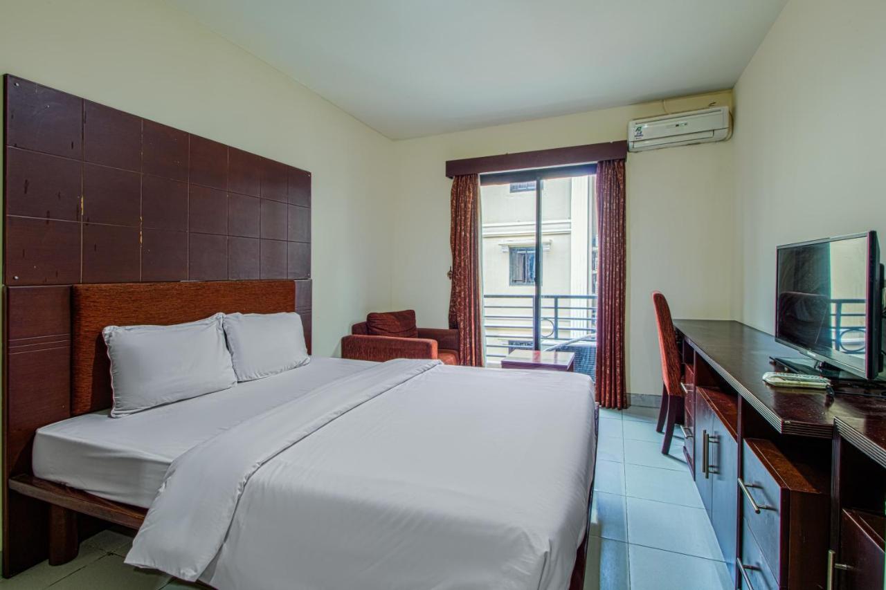 Plaza 68 Guest house 3*