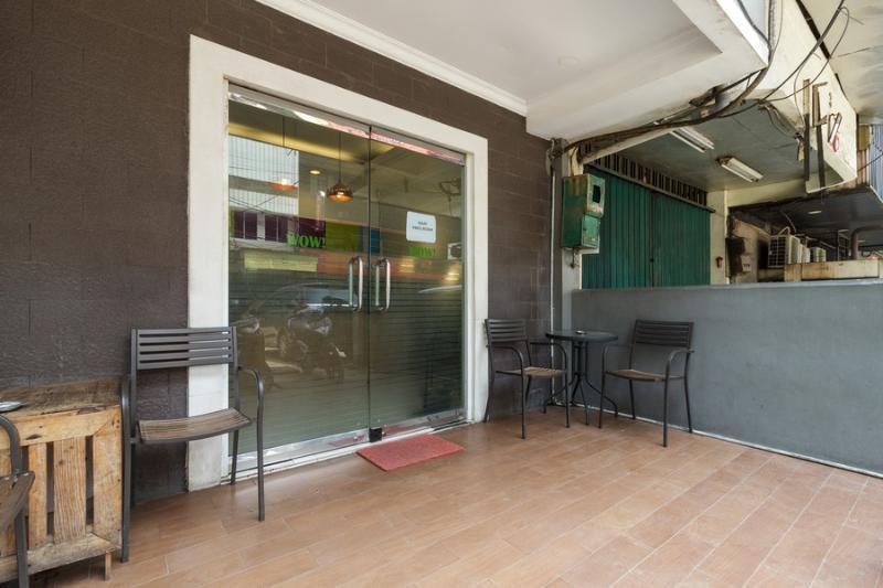 Hotel Reddoorz Near Lokasari Square 2