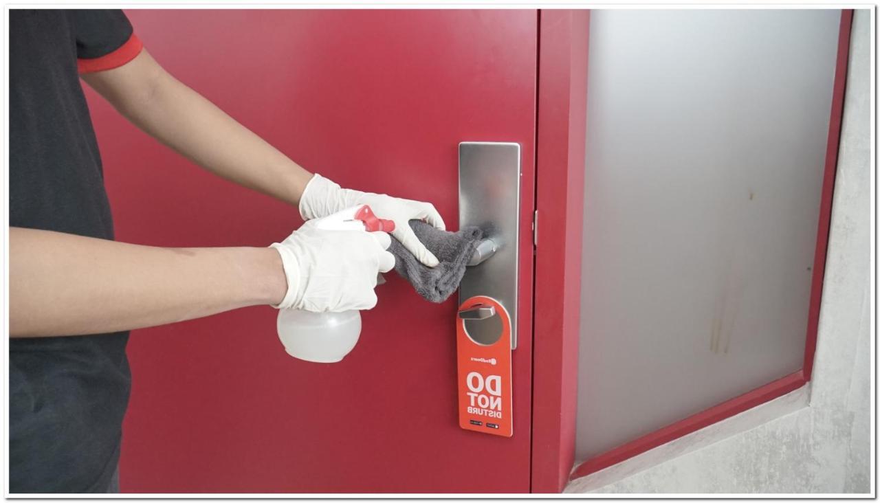 Reddoorz Near Dharmawangsa Square Guest house
