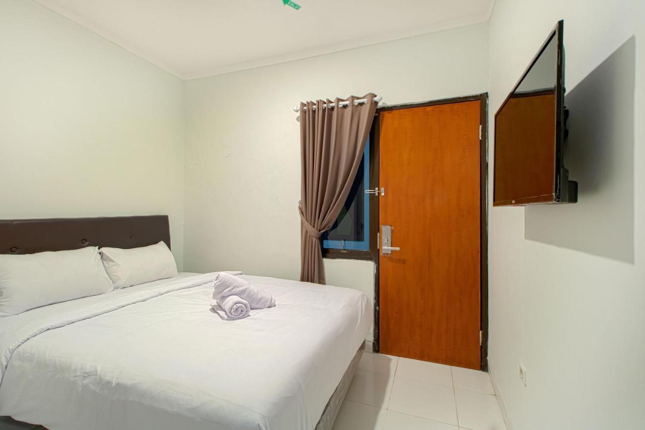Guest house De 80's Labu 2*