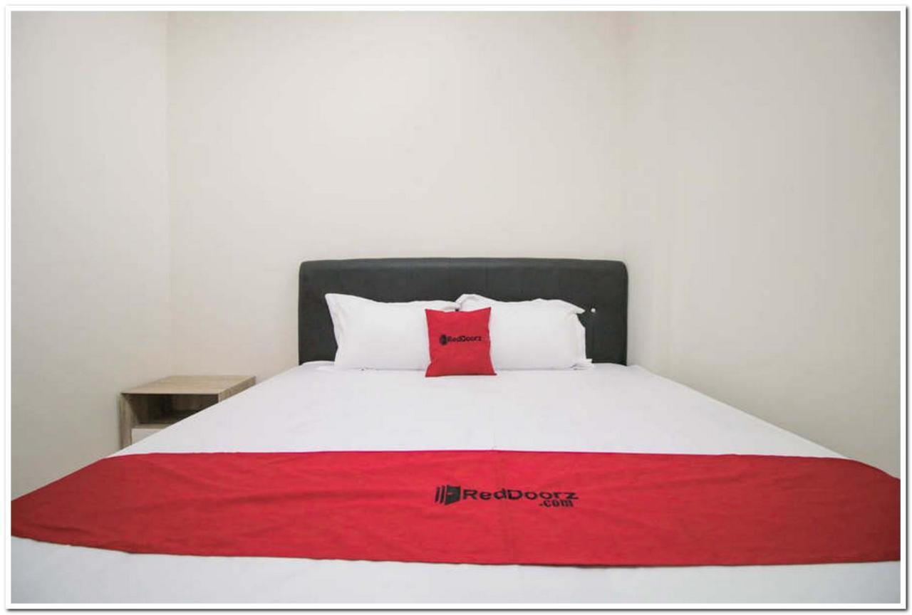 Reddoorz Syariah @ Jatinegara Hotel 2*
