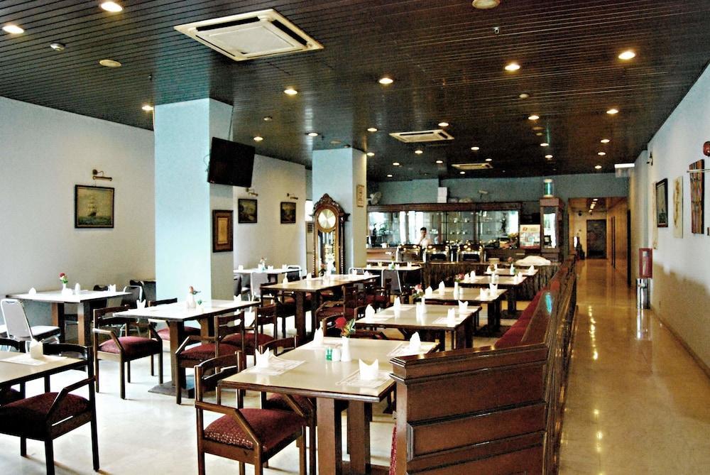 Hotel Super Oyo Townhouse 1 Salemba Jakarta