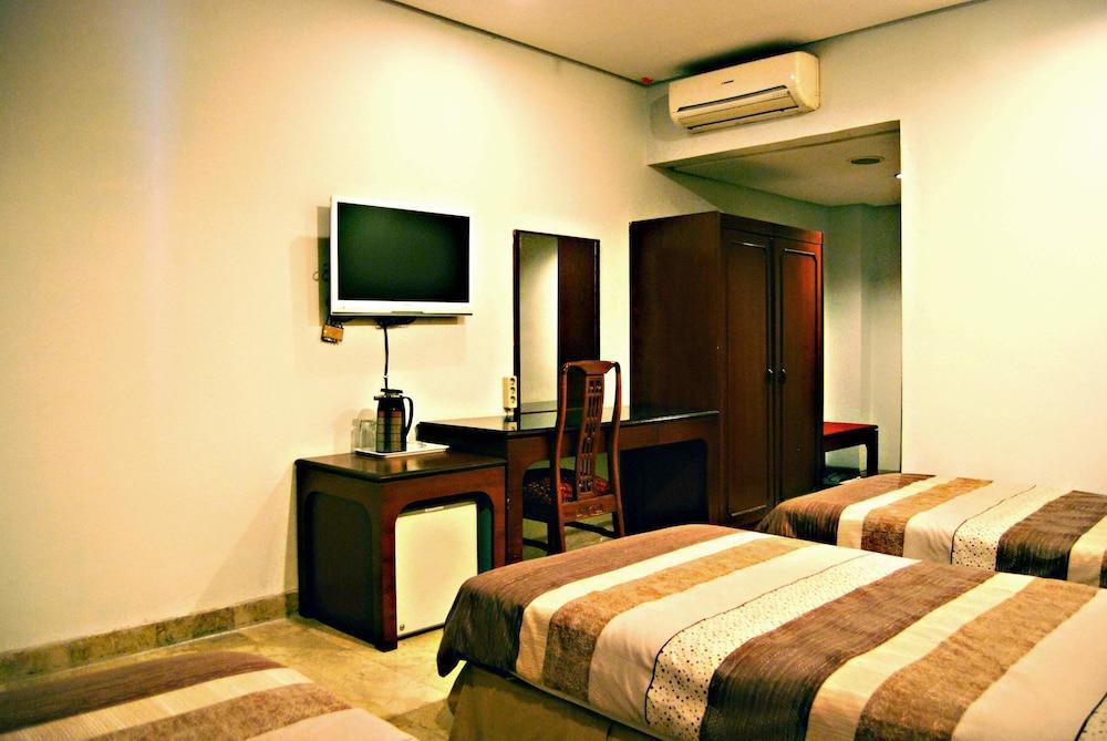 Super Oyo Townhouse 1 Salemba Jakarta