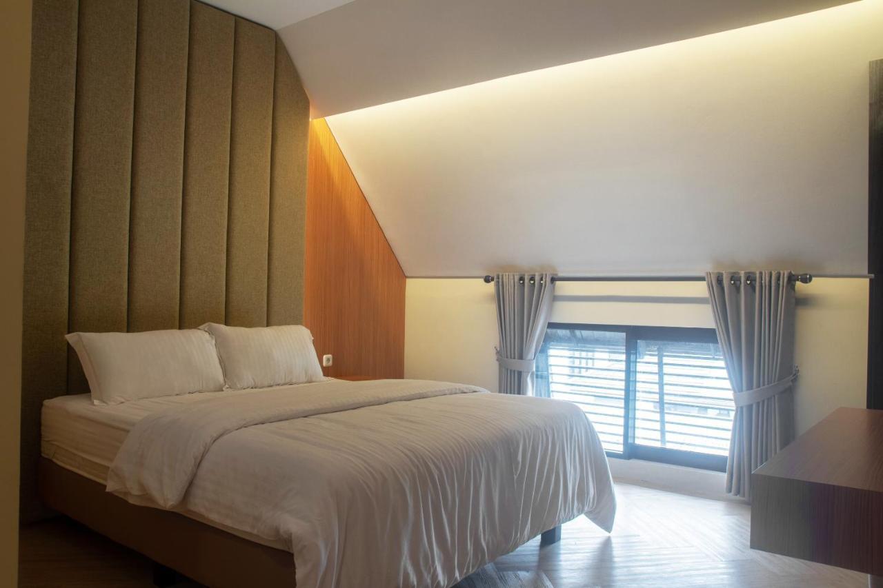 Adotel Hotel 2*