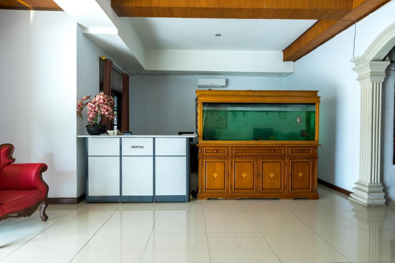 Oyo 1421 Kasmaran Syariah 2*