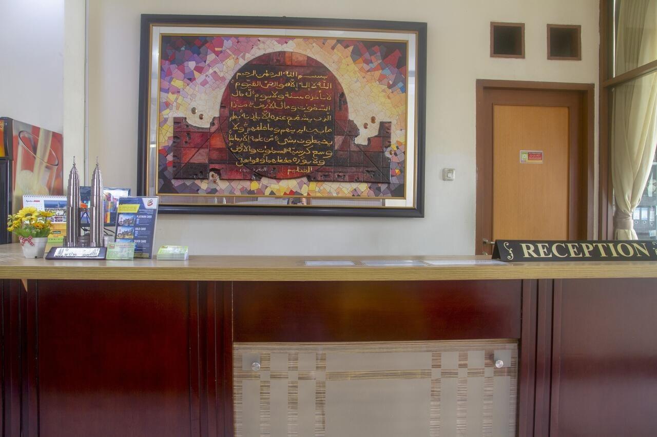 Oyo 3894 Karunia Muslim Syariah 2* Jakarta