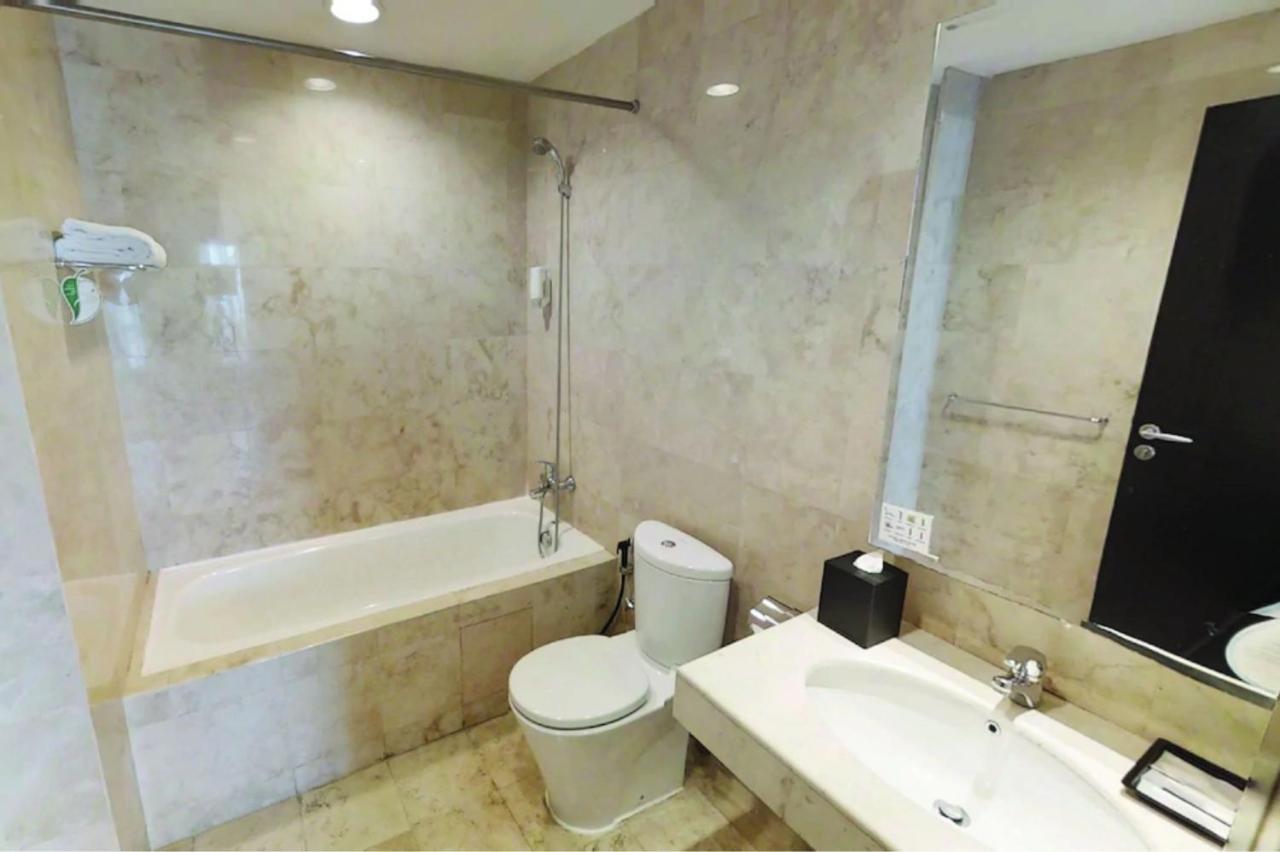 Two Bedroom Executive Apartment, Somerset Berlian *