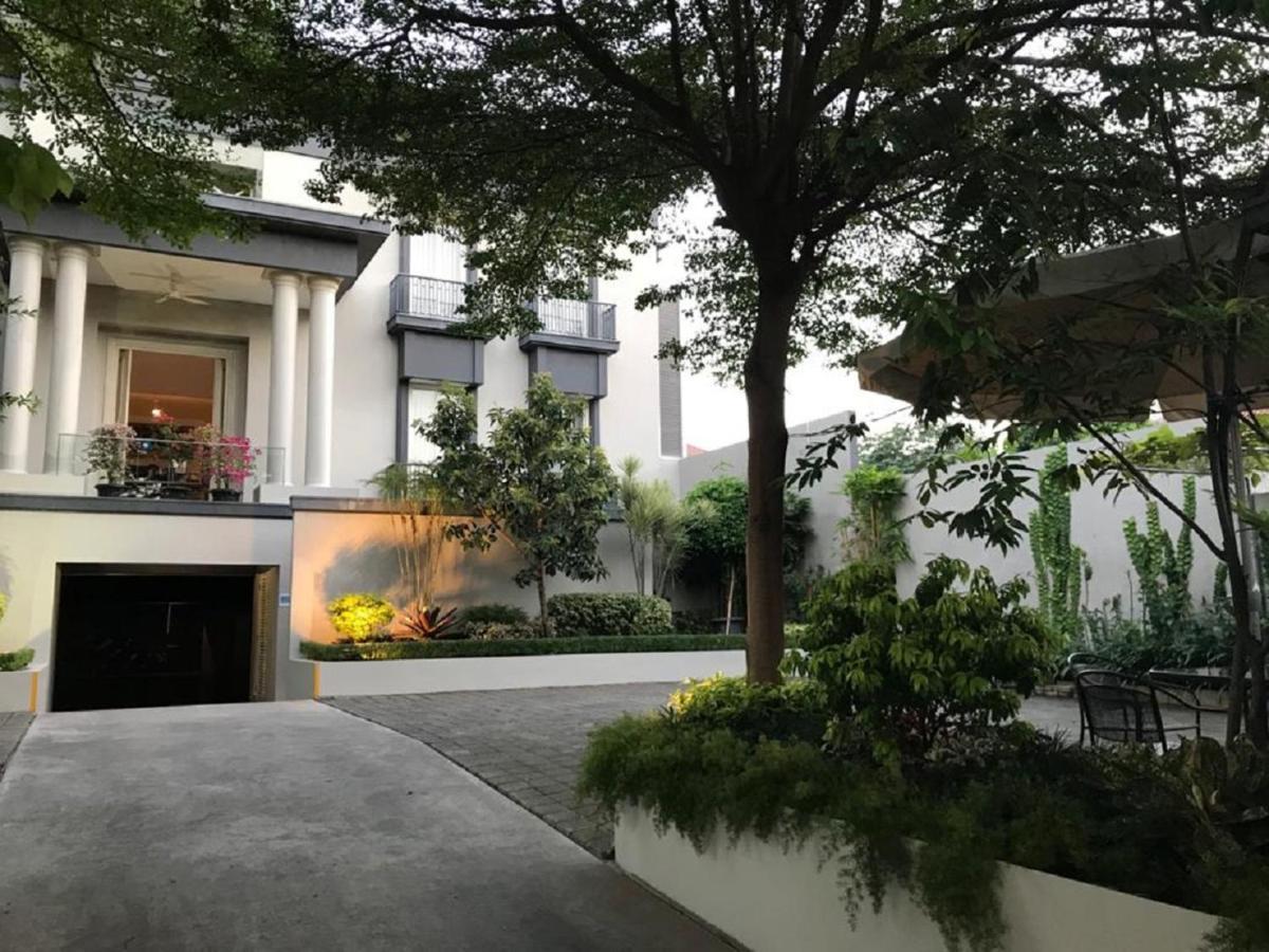 899 Patal Senayan 5*