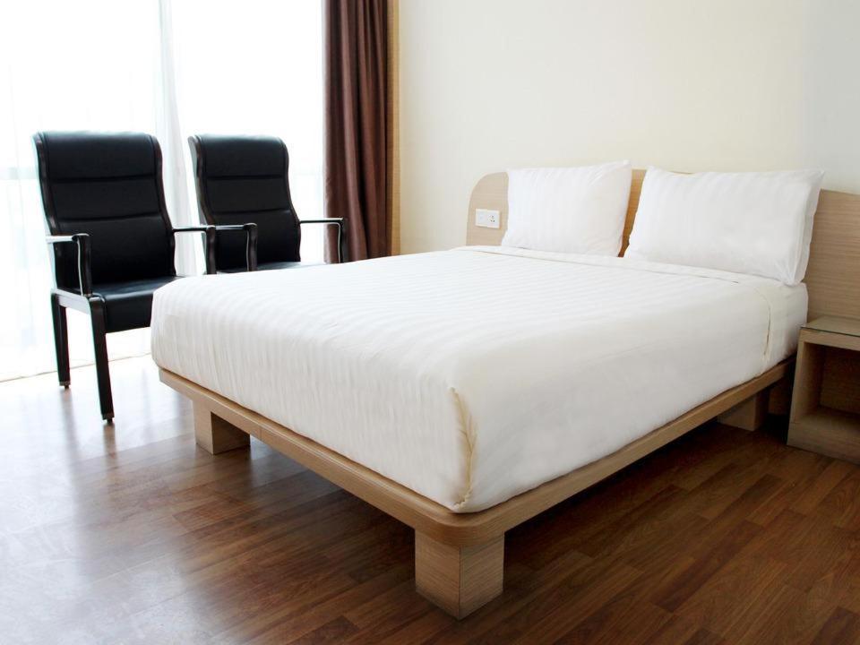 Hotel Business Tomang 3*