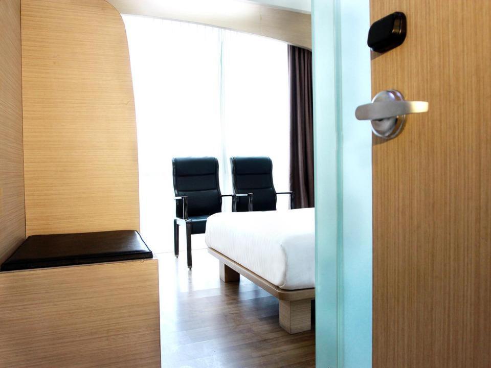 Business Tomang Hotel 3*