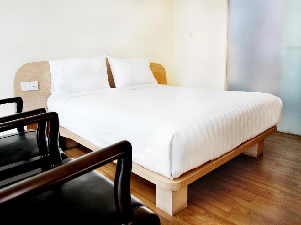 Hotel Business Tomang 3*