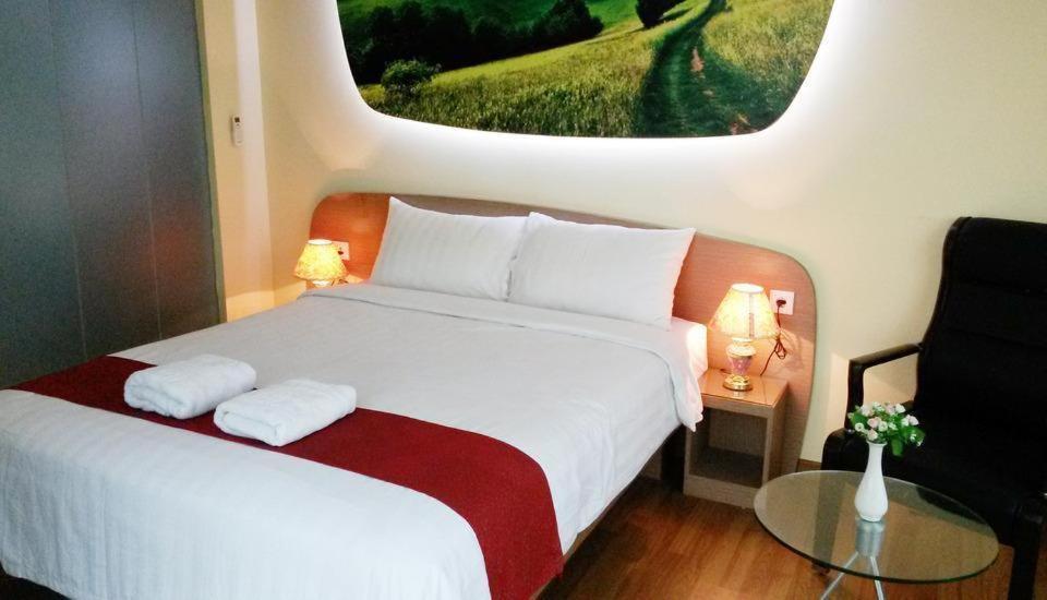 Hotel Business Tomang