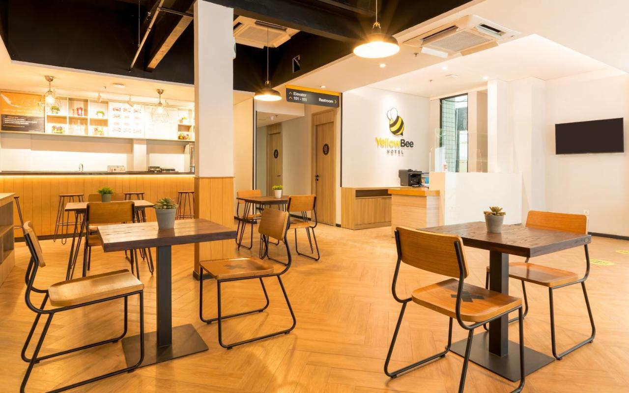 Yellow Bee Tanah Abang Hotel