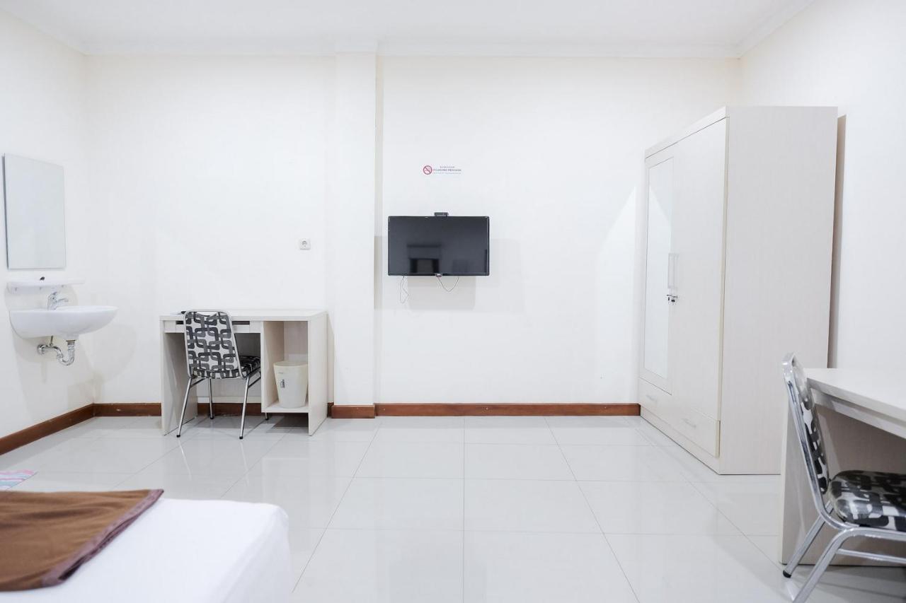 Delapan Mitra Reddoorz 2* Jakarta
