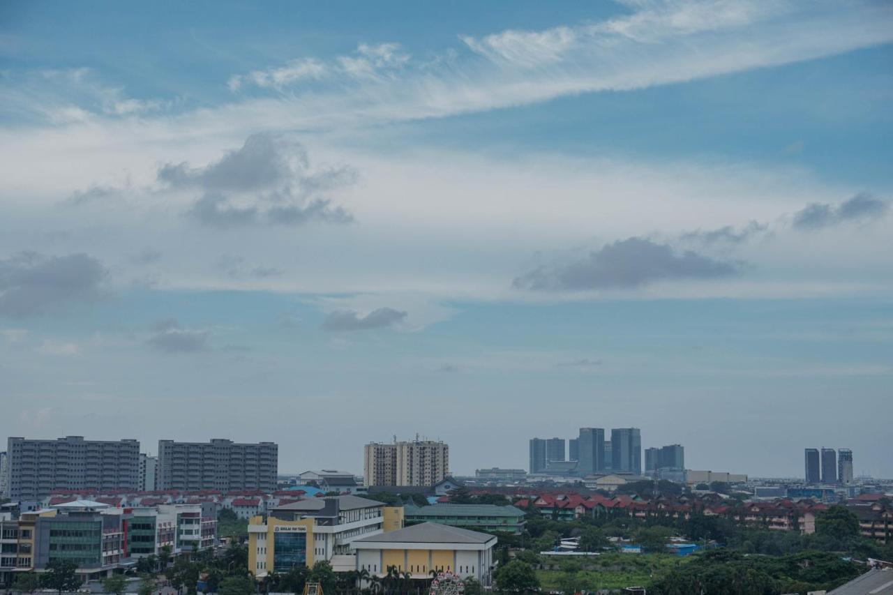 Căn hộ Homey At Sentraland Cengkareng Near Airport By Travelio